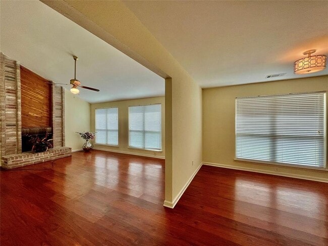 Building Photo - 3038 Sam Houston Dr