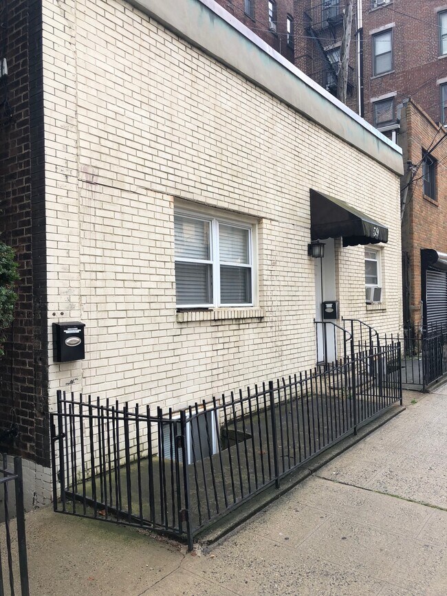 Building Photo - 59 12th St
