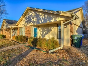Building Photo - 1215 Clearwater Dr
