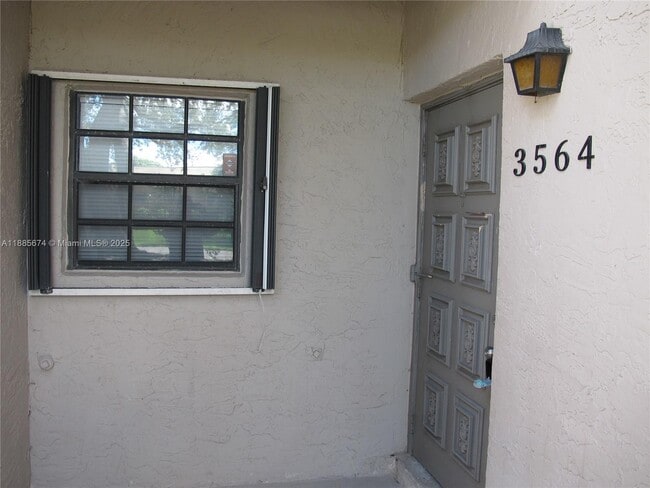 Foto del edificio - 3564 NW 95th Terrace