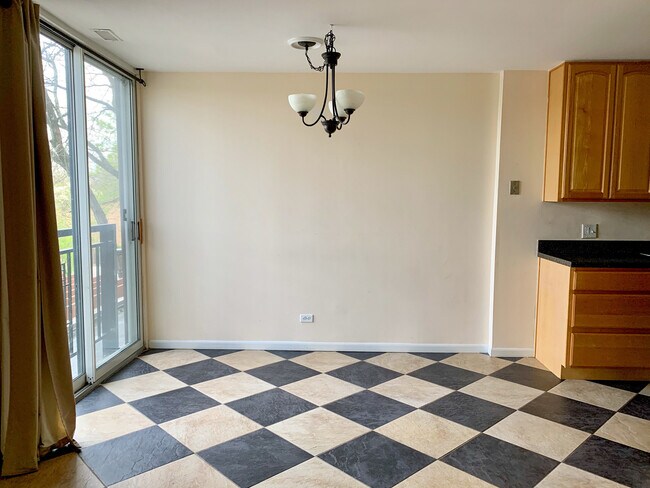 Foto del edificio - 1811 Four Lakes Ave
