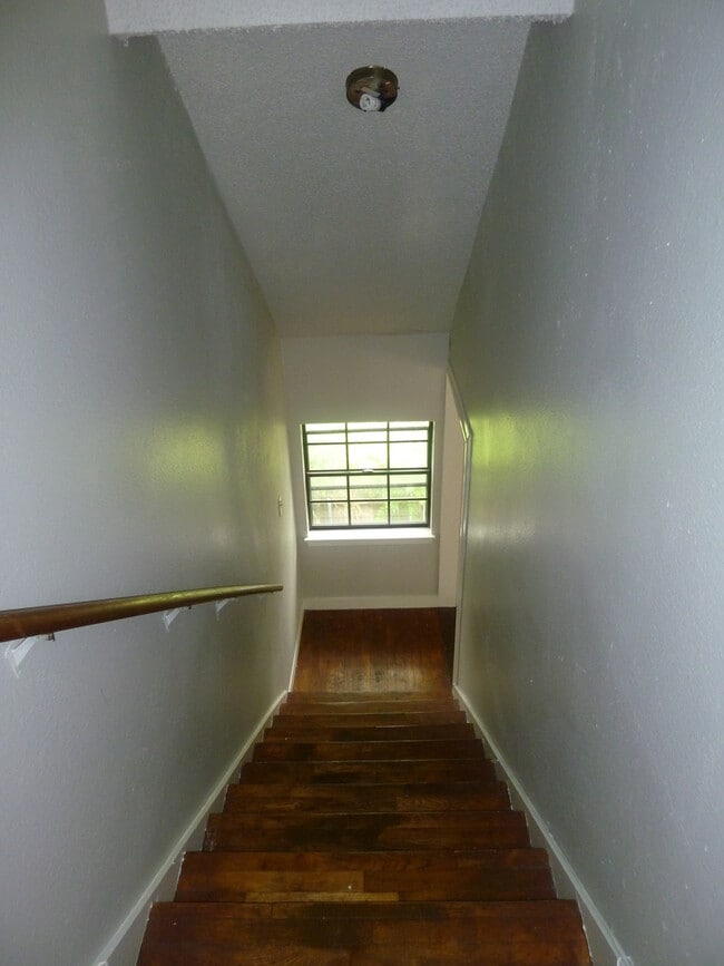 Building Photo - 4/3 Home in Clarksville! Incredible location! Available for August Prelease