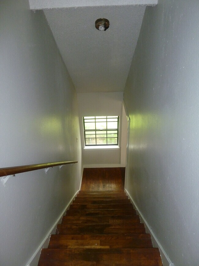 Foto del edificio - 4/3 Home in Clarksville! Incredible location! Available for August Prelease