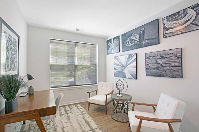 Building Photo - Parc At Roxbury