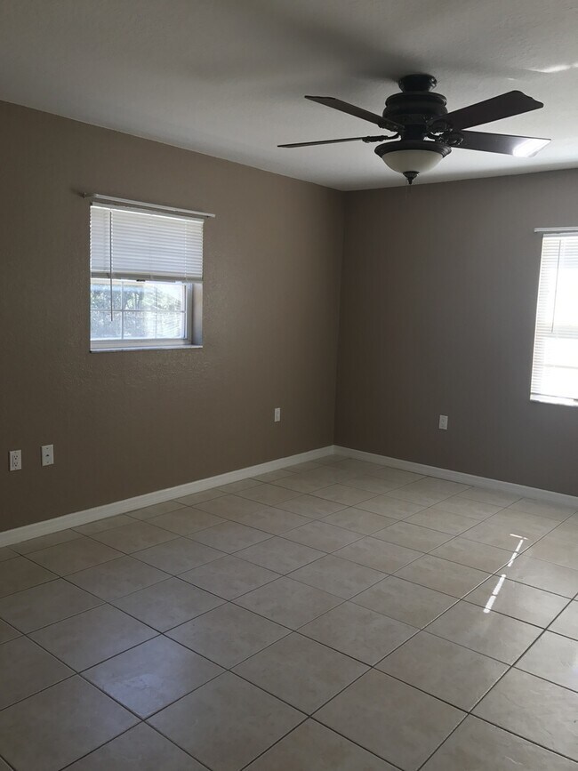Building Photo - Brand New Interior
