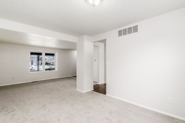 Foto del edificio - Beautifully Updated Reynoldsburg Home Near a Park!