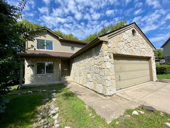 Foto del edificio - COMING SOON!! Fantastic 4 Bedroom 2.5 Bath...