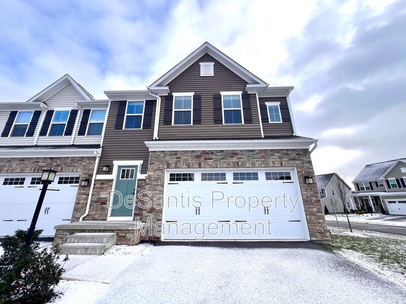 Primary Photo - 250 Cranesbill Dr