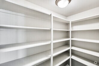 B1 -2BR, 1BA - 925SF - Closet - Lake Village