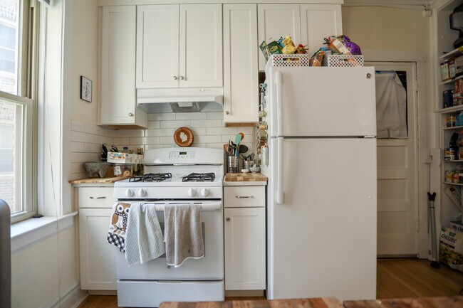 Foto del edificio - 4647 N Manor Ave