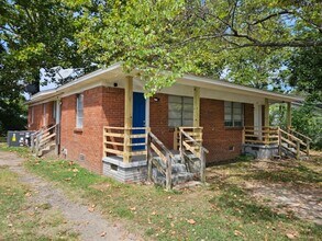 Building Photo - 308 N Oak - 308 N Oak