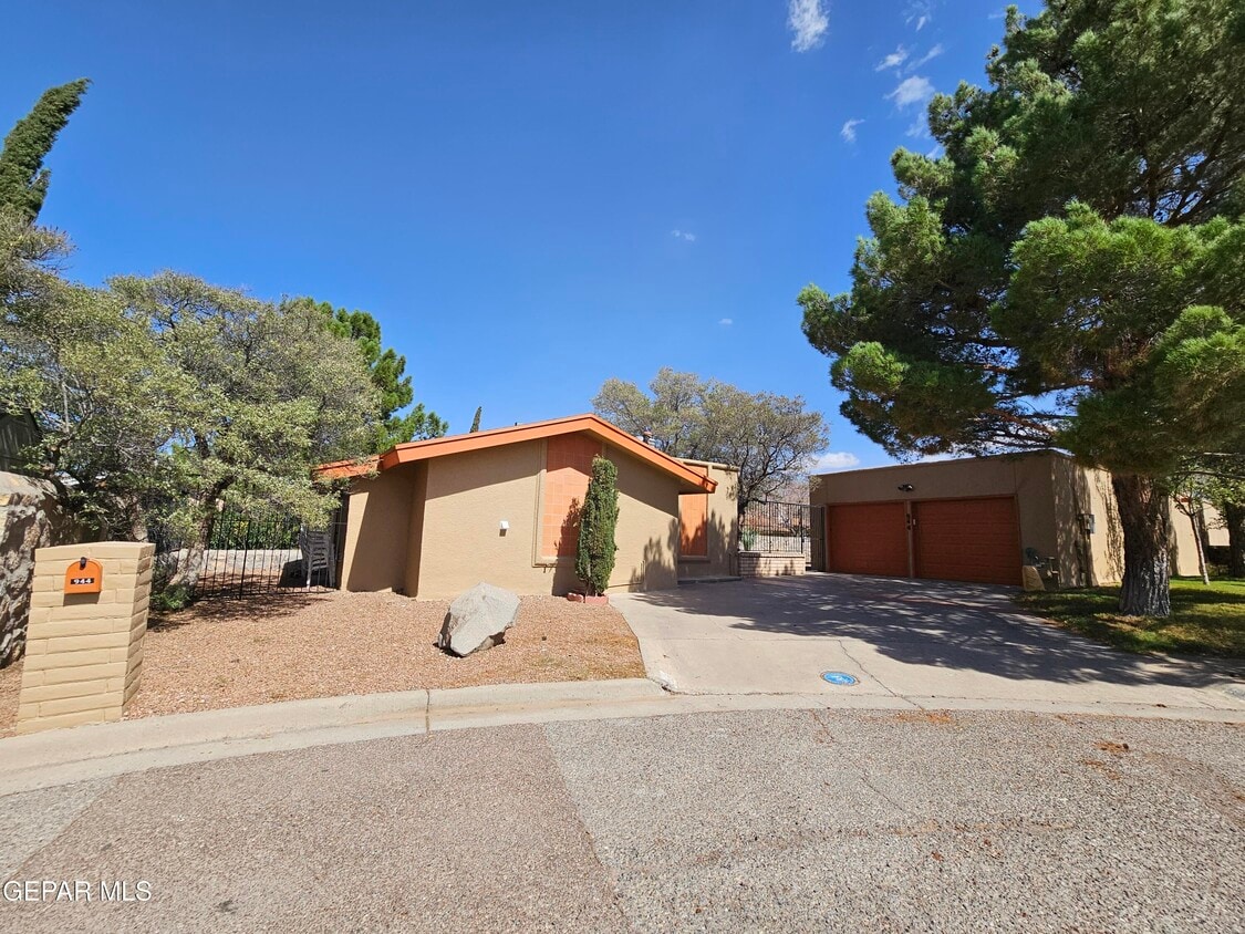 Primary Photo - 944 Agua Caliente Dr