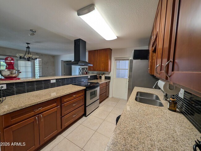 Foto del edificio - 1039 E Larkspur Ln