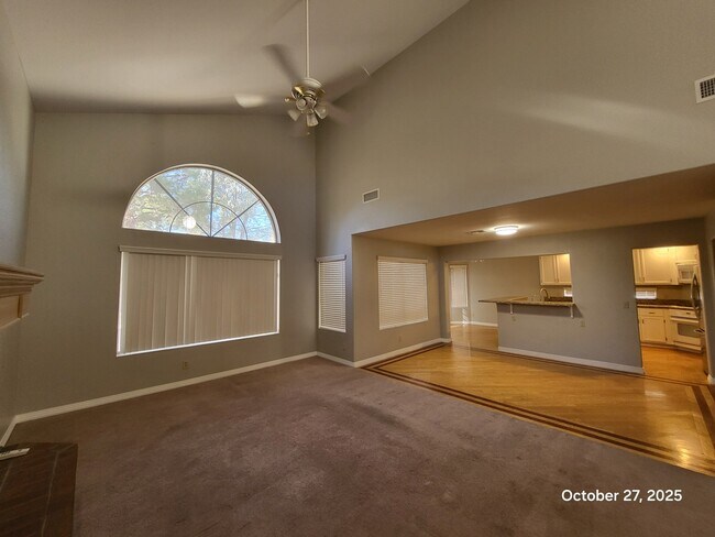 Foto del edificio - 2113 Harbor Cliff Dr