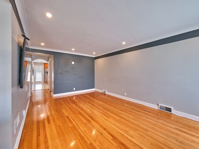 Building Photo - 5321 S Kildare Ave