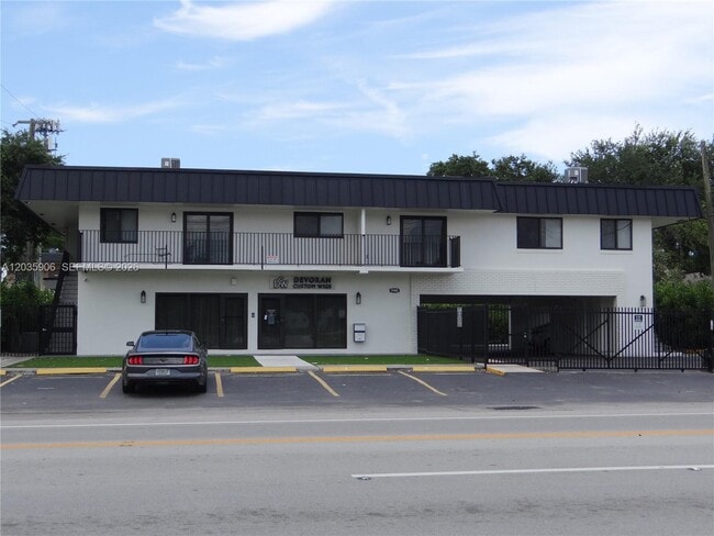 Building Photo - 5980 SW 40th Ave