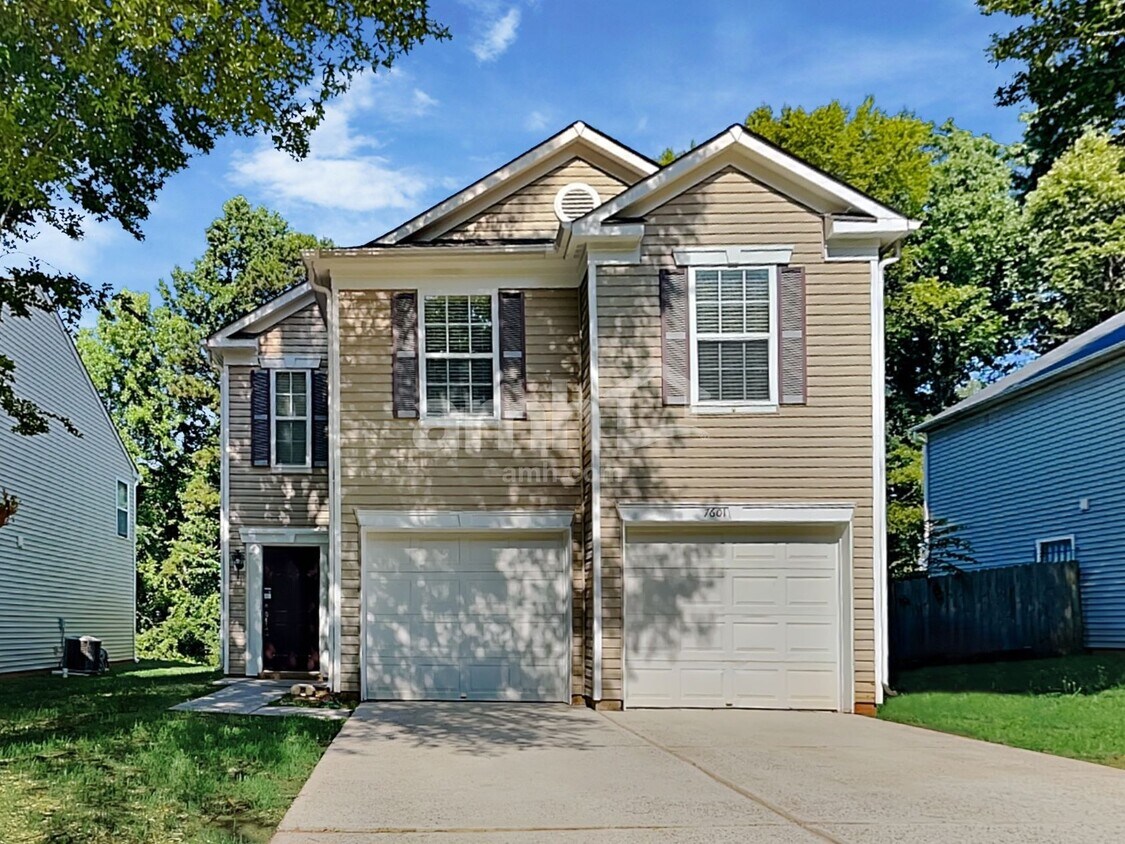 Foto principal - 7601 Eben Dr