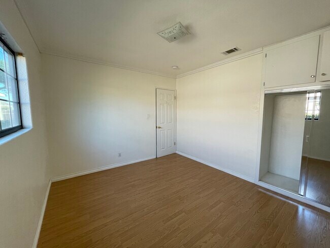 Building Photo - 1583 Van Tress Ave
