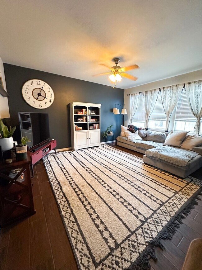 Building Photo - Spacious 4-Bedroom Home with Office Space ...