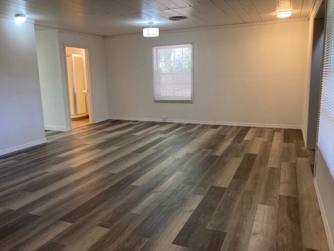Building Photo - Large Three Bedroom on a 1+ Acre Lot