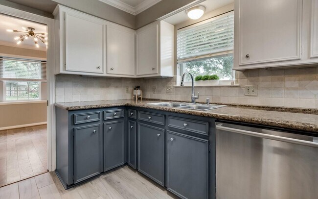 Building Photo - 9418 Brig O Doon Cir