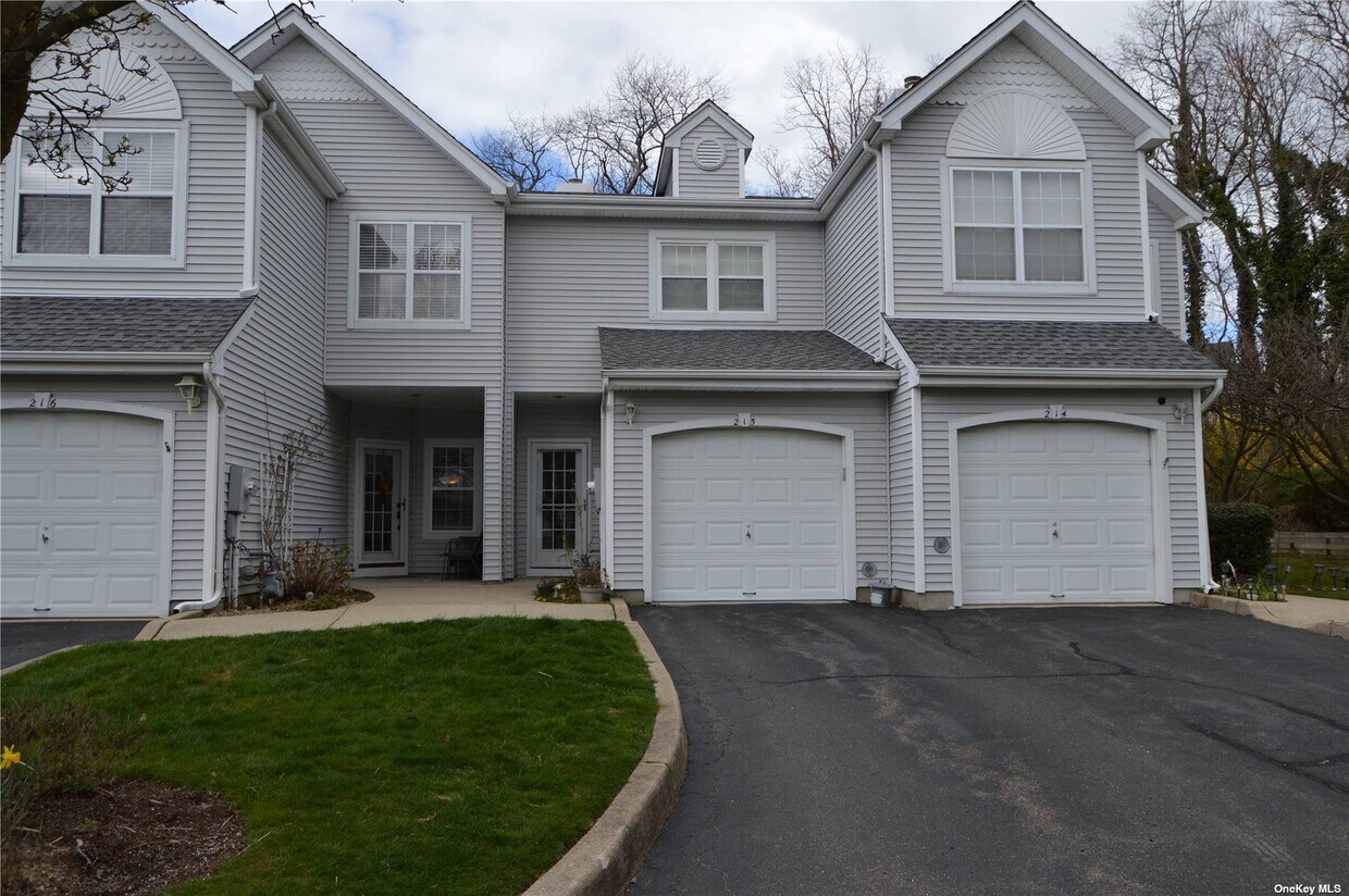 Primary Photo - 215 Windward Dr