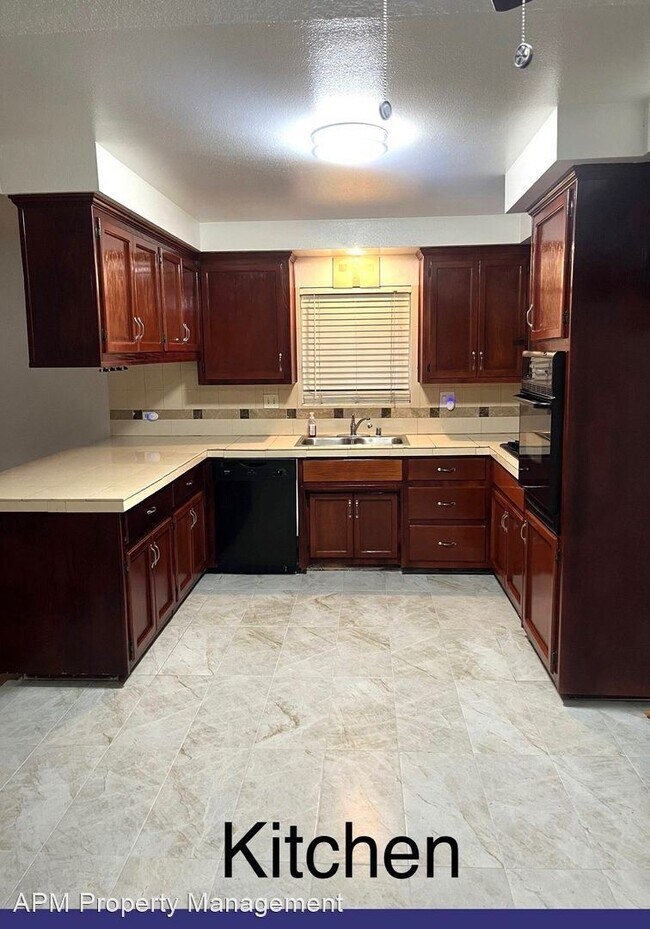 Foto del edificio - 5 br, 2 bath House - 1005 W H Street