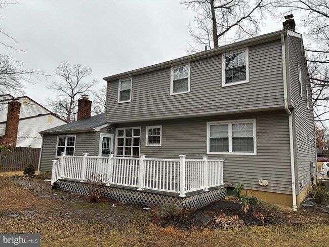 Foto del edificio - 1924 Birchwood Park Dr N