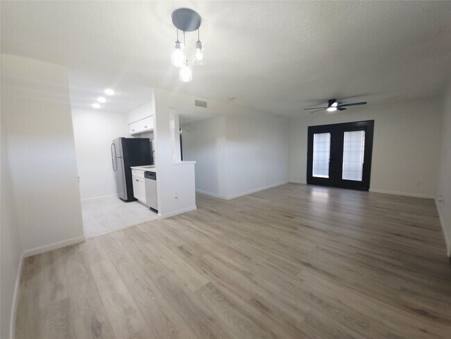 Foto del edificio - 12040 Mighty Oak Dr