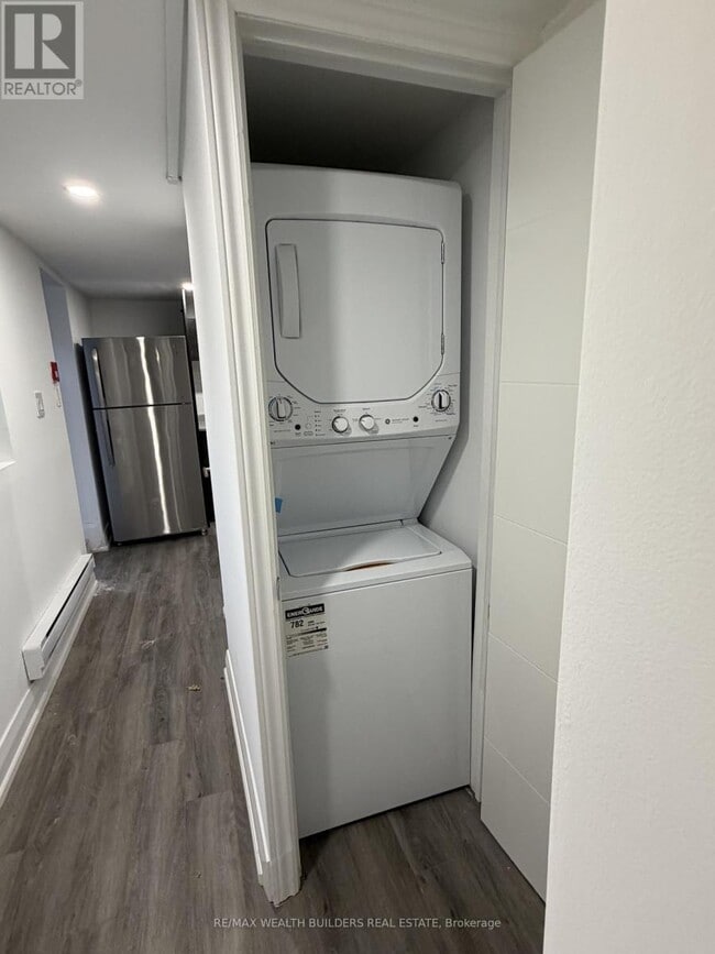 Building Photo - 219 Jarvis St