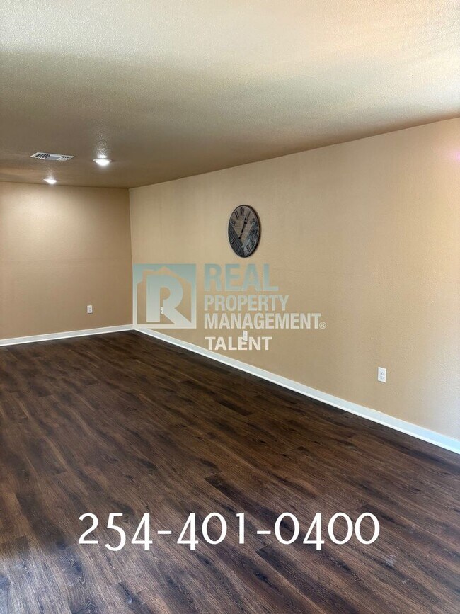 Building Photo - Newly Remodeled 2 Bed, 2 Bath Home - Templ...