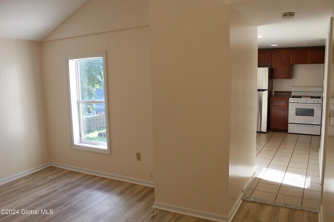 Building Photo - 178 Grand Ave