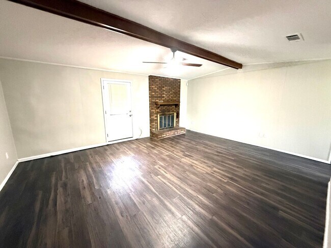 Foto del edificio - ** 3 Bed 2 Bath located in Montgomery East ** Call 334-366-9198 to schedule a self tour