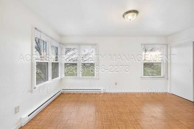 Building Photo - 1307 Garfield St S