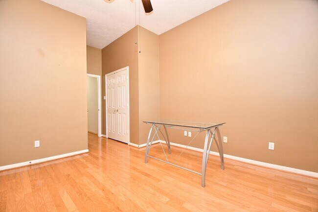Foto del edificio - 1215 Wood Haven Ct