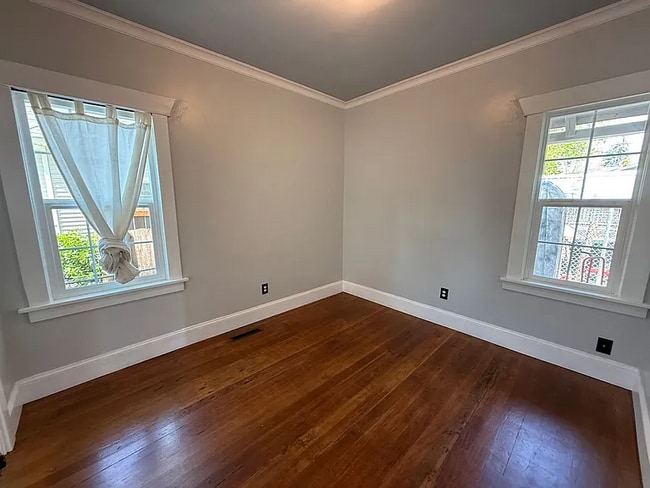 Building Photo - This remodeled 3-bedroom, 2-bath home