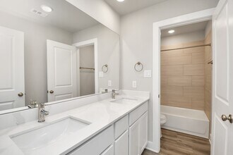 Building Photo - 21034 Shore Oak Dr