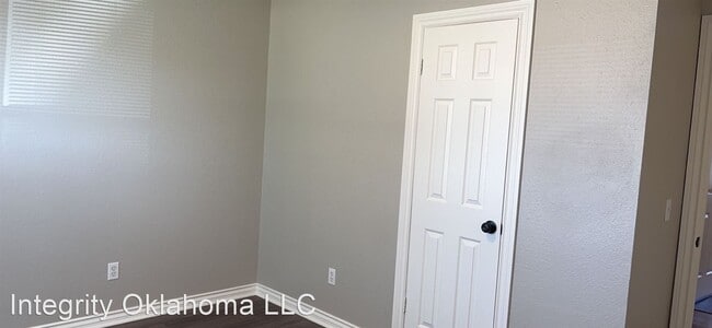 Building Photo - 3 br, 2 bath House - 3705 SE 45th St.