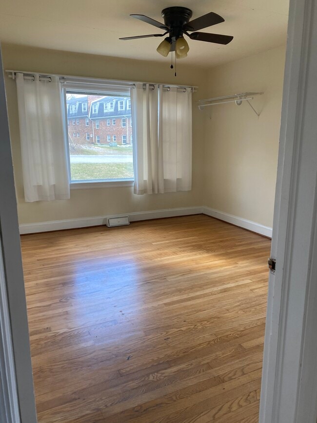 Building Photo - 1706 Grayland St
