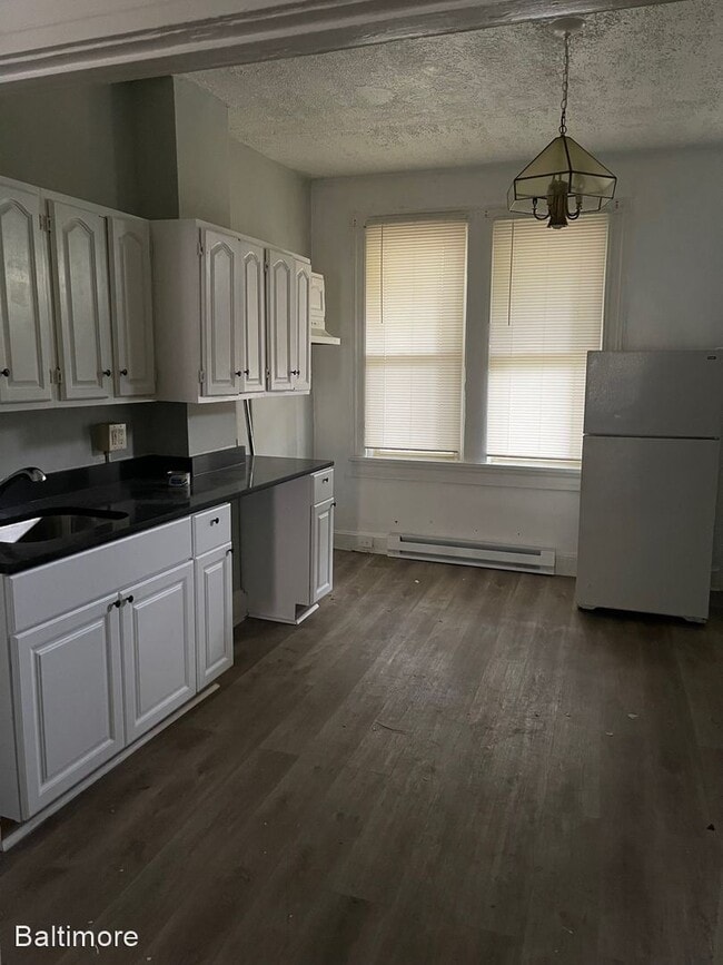 Building Photo - 3 br, 1 bath House - 647 Bartlett Ave.