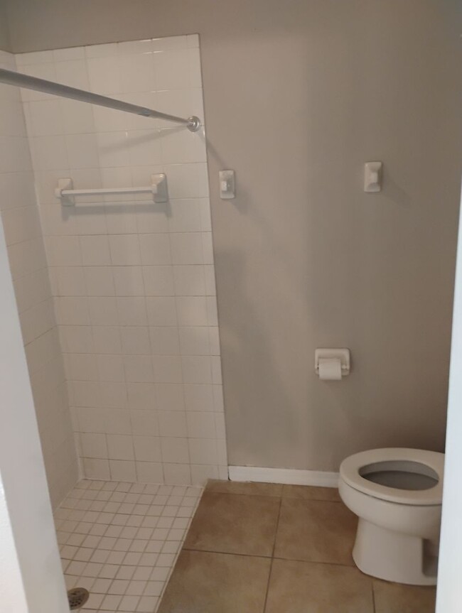 Building Photo - 3/2 Duplex