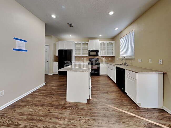 Building Photo - 2425 Adams Lake Blvd