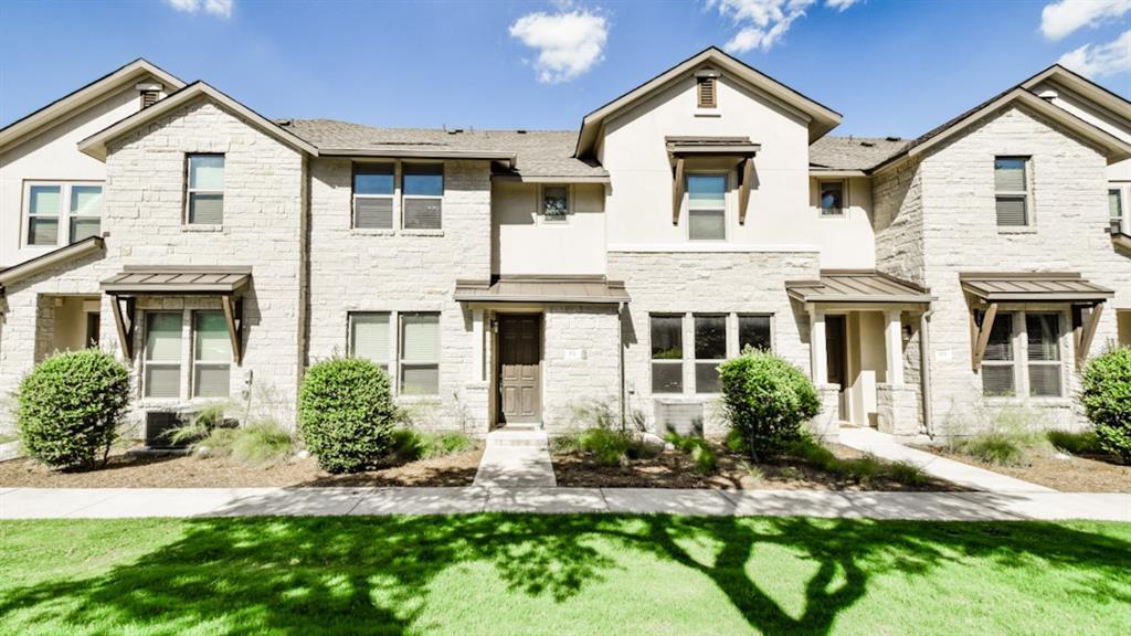 Foto principal - 13800 Lyndhurst St