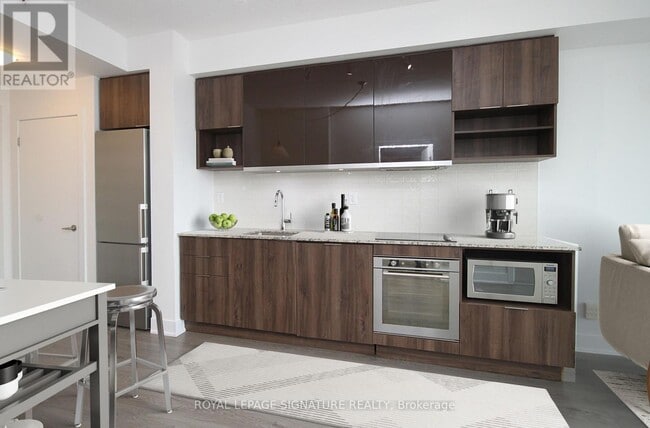 Building Photo - 99 The Donway W