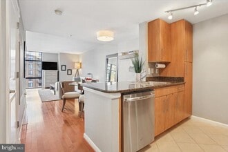 Building Photo - 1021 N Garfield St