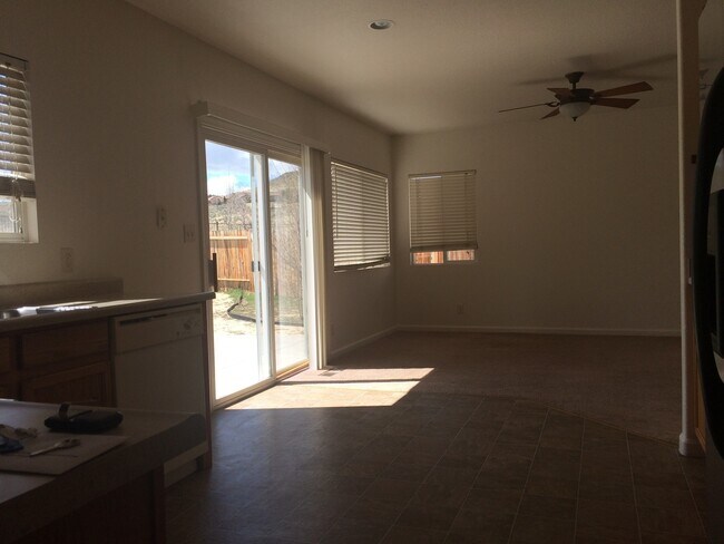 Building Photo - 4 Bedroom in North West Reno