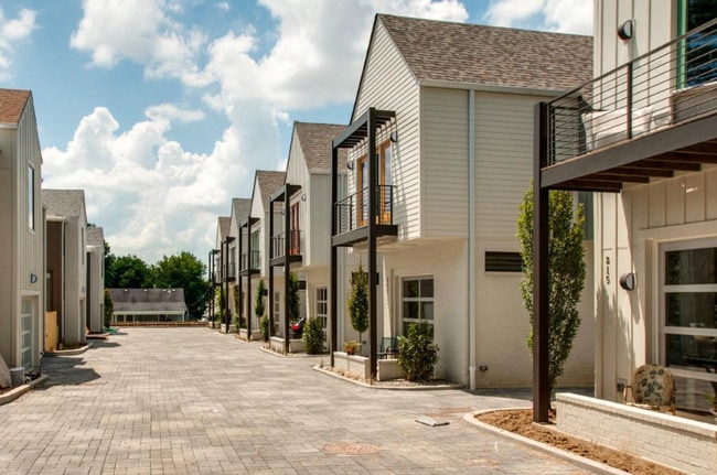 Foto del edificio - 221 Gentry Ave