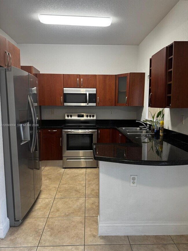Foto del edificio - 18032 NW 74th Ct