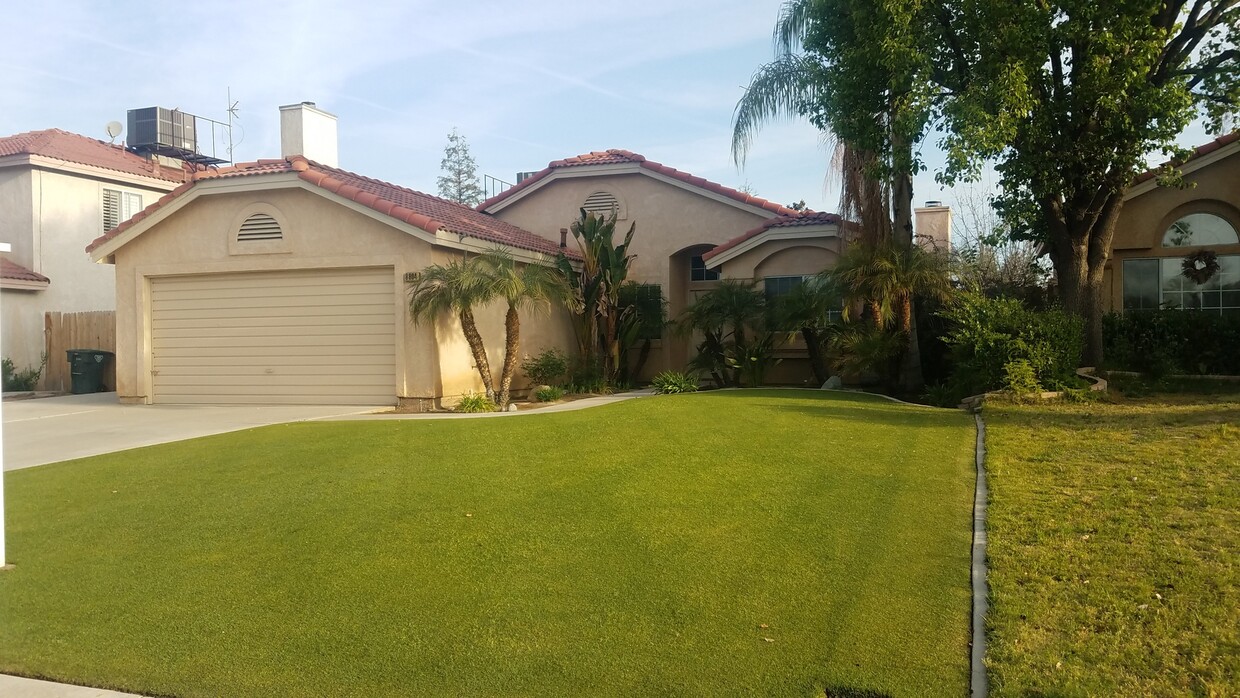 Foto principal - SW Bakersfield Home for Lease