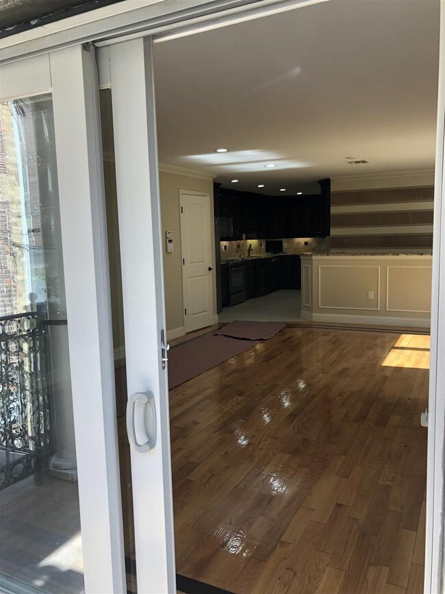 Foto del edificio - 6112 Fillmore Pl